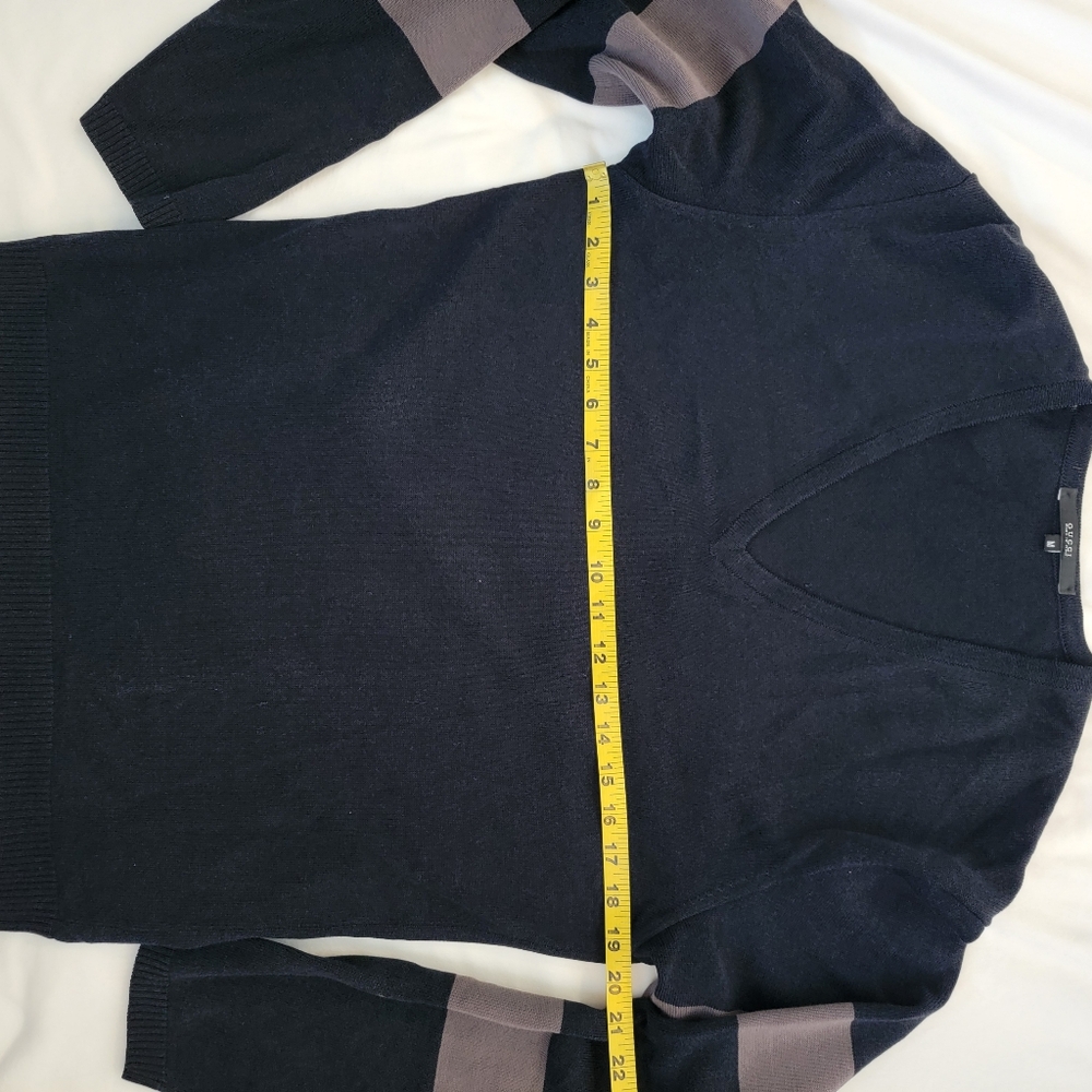 Mens GUCCI Navy‎ & Grey V-Neck Sweater Size M NWOT - Picture 10 of 13